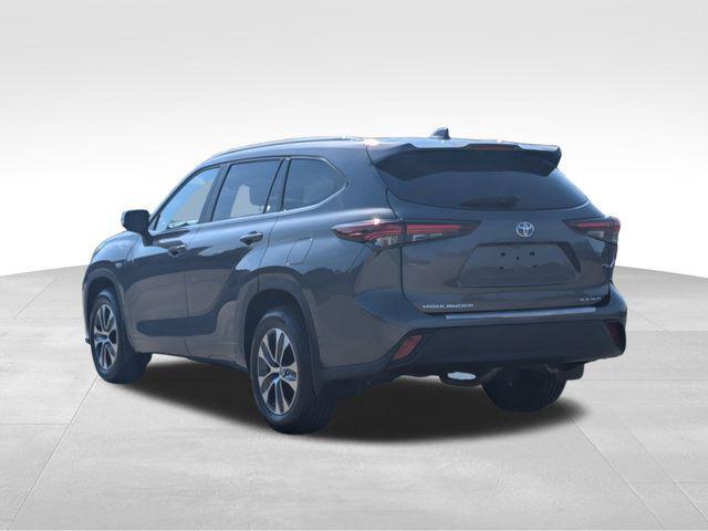 used 2024 Toyota Highlander car, priced at $43,872
