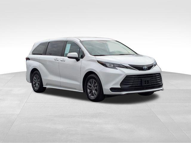 used 2024 Toyota Sienna car, priced at $39,900