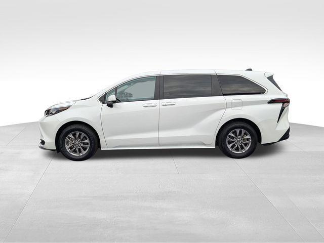 used 2024 Toyota Sienna car, priced at $39,900