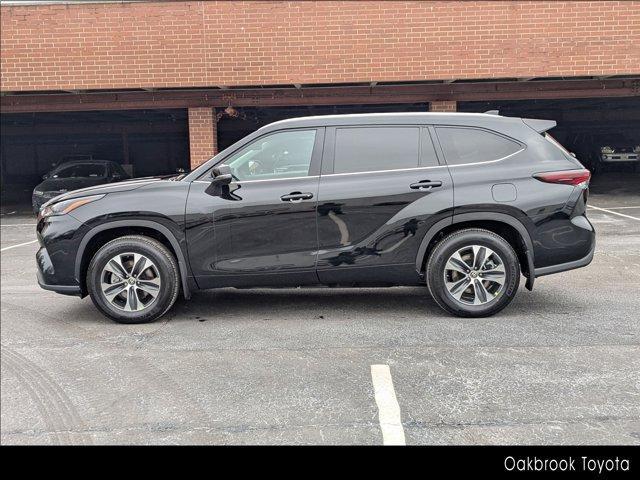 used 2025 Toyota Highlander car, priced at $47,900