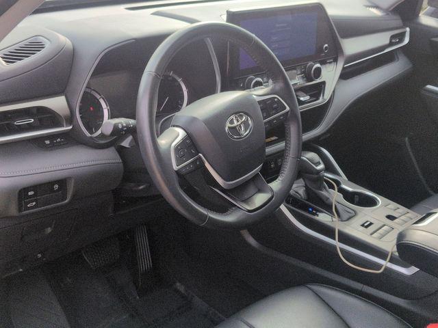 used 2023 Toyota Highlander car, priced at $39,990