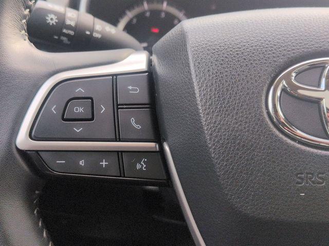 used 2023 Toyota Highlander car, priced at $39,990