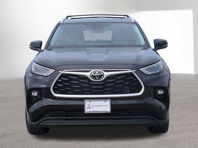 used 2023 Toyota Highlander car, priced at $39,990