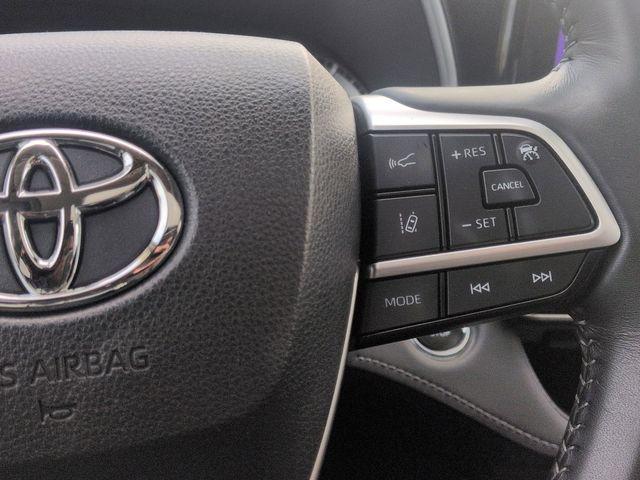 used 2023 Toyota Highlander car, priced at $39,990