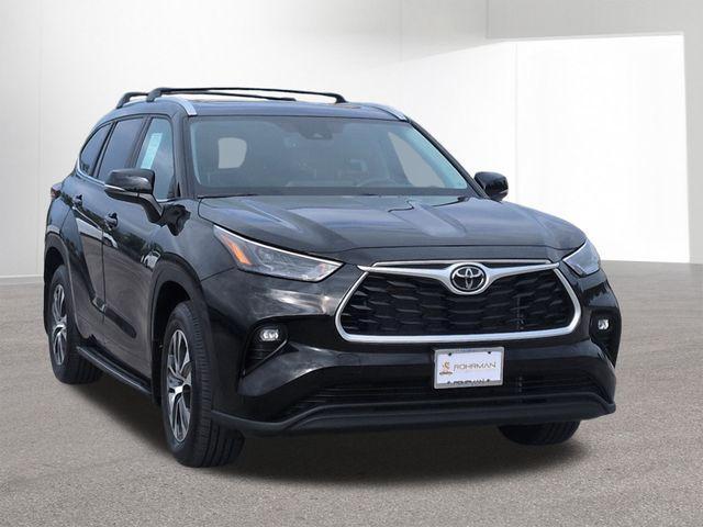 used 2023 Toyota Highlander car, priced at $39,990