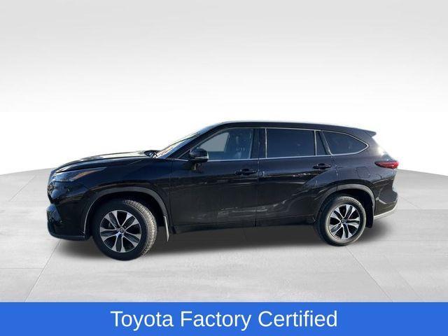 used 2022 Toyota Highlander car, priced at $32,900