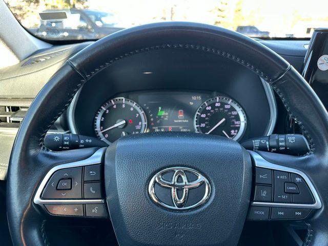 used 2022 Toyota Highlander car, priced at $32,900