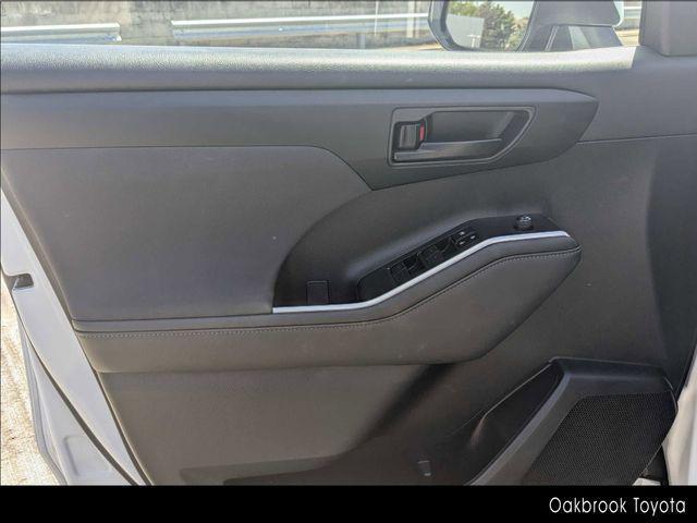 used 2023 Toyota Highlander car, priced at $33,228