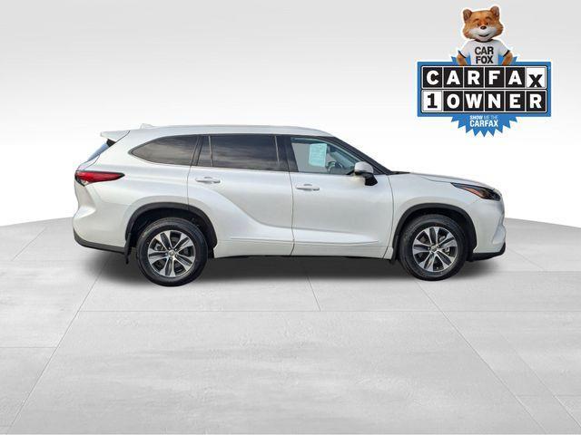 used 2022 Toyota Highlander car, priced at $35,900