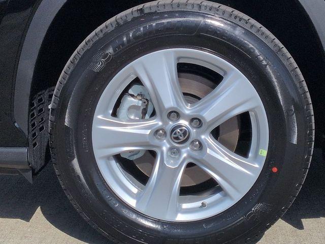 new 2025 Toyota Highlander car, priced at $44,737