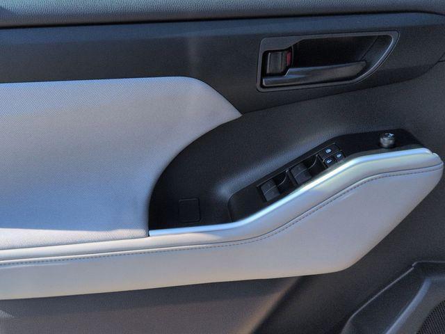 new 2025 Toyota Highlander car, priced at $44,737