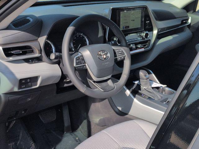 new 2025 Toyota Highlander car, priced at $44,737