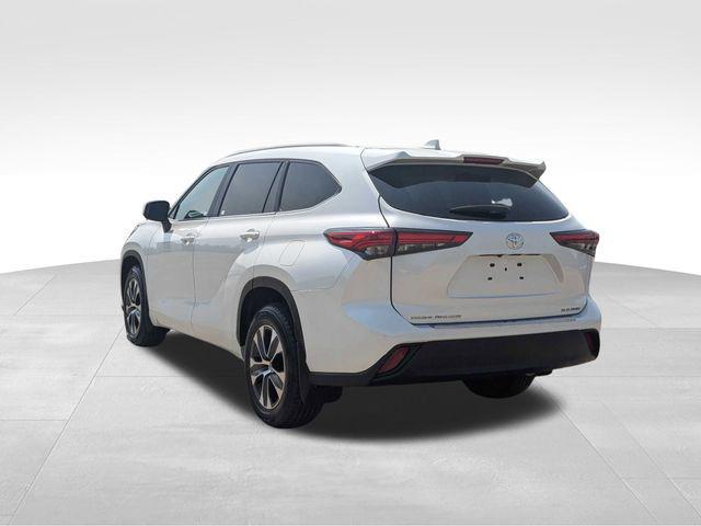 used 2023 Toyota Highlander car, priced at $40,999
