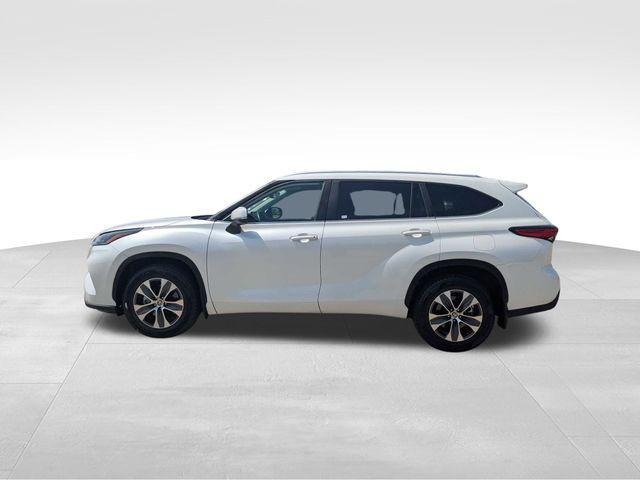 used 2023 Toyota Highlander car, priced at $40,999