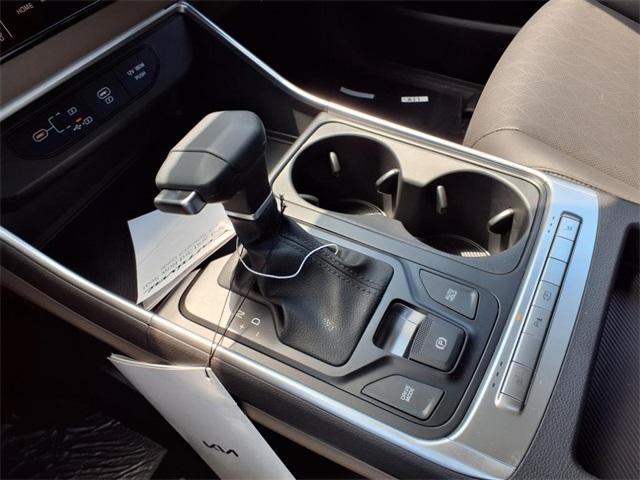 new 2025 Kia Carnival car, priced at $40,030