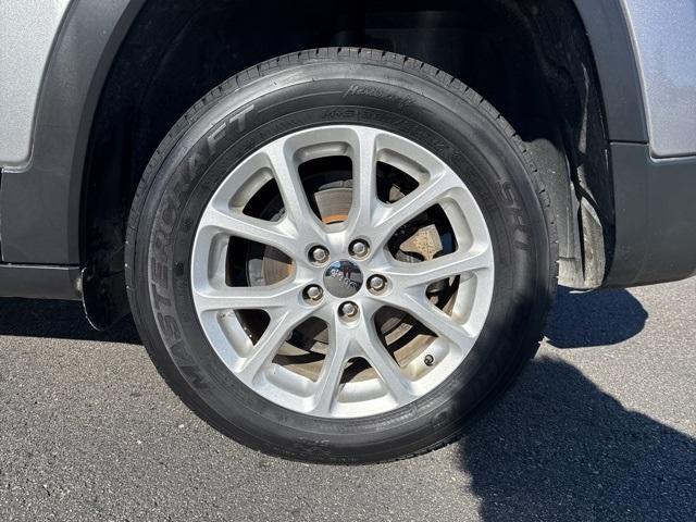 used 2016 Jeep Cherokee car, priced at $6,274