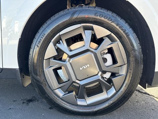 new 2026 Kia Carnival Hybrid car, priced at $49,425