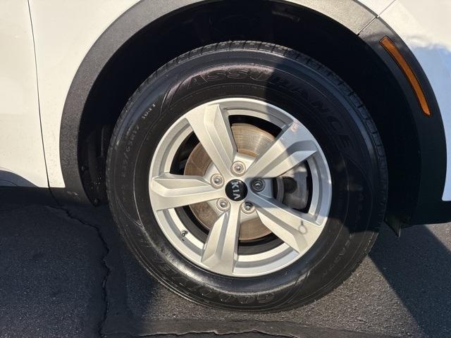 used 2023 Kia Sorento car, priced at $24,100