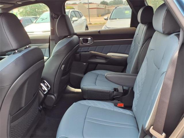 new 2025 Kia Sorento Hybrid car, priced at $44,239