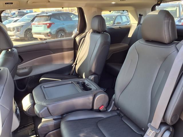 new 2025 Kia Carnival Hybrid car, priced at $50,320