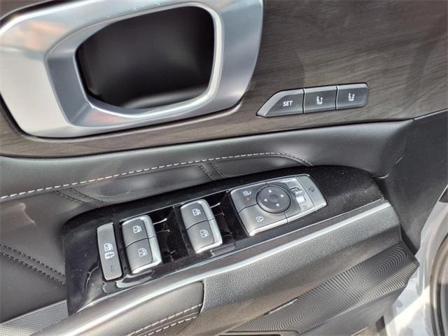 new 2025 Kia Sorento car, priced at $43,640