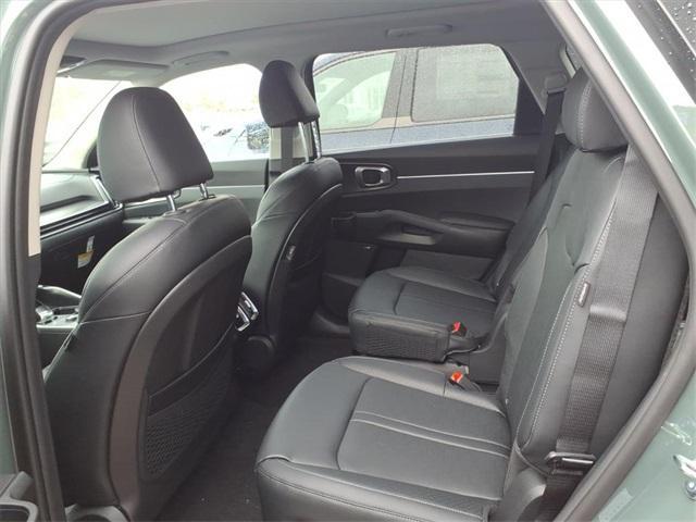 new 2026 Kia Sorento Hybrid car, priced at $44,135