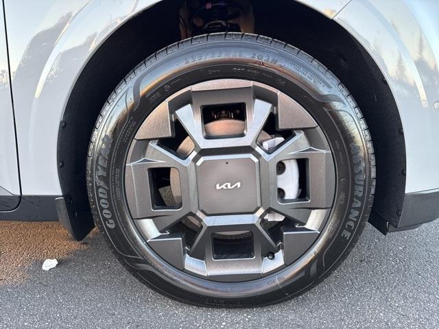 new 2026 Kia Carnival Hybrid car, priced at $49,425