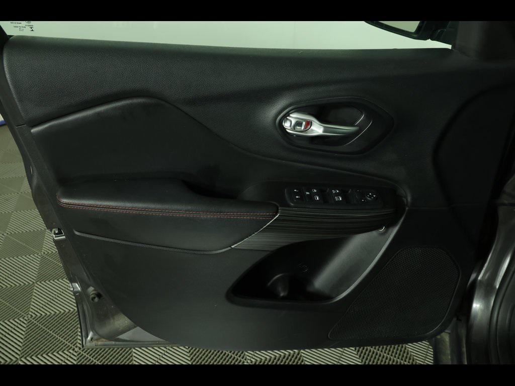 used 2014 Jeep Cherokee car, priced at $11,156