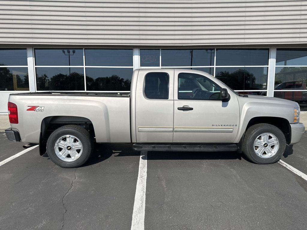 used 2009 Chevrolet Silverado 1500 car, priced at $14,998