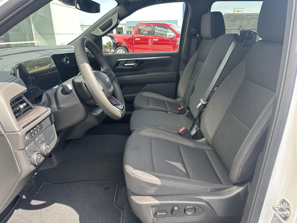 new 2025 Chevrolet Suburban car