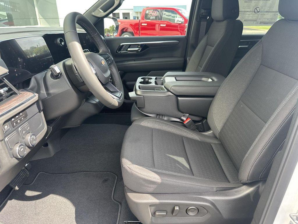 new 2025 Chevrolet Suburban car