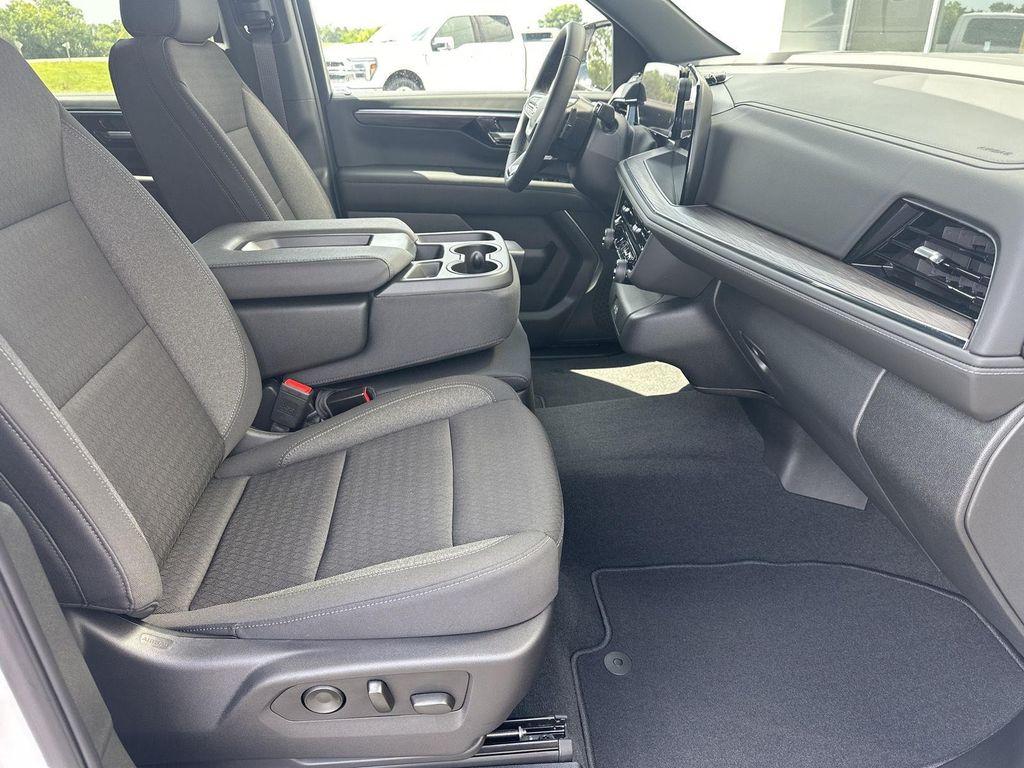 new 2025 Chevrolet Suburban car