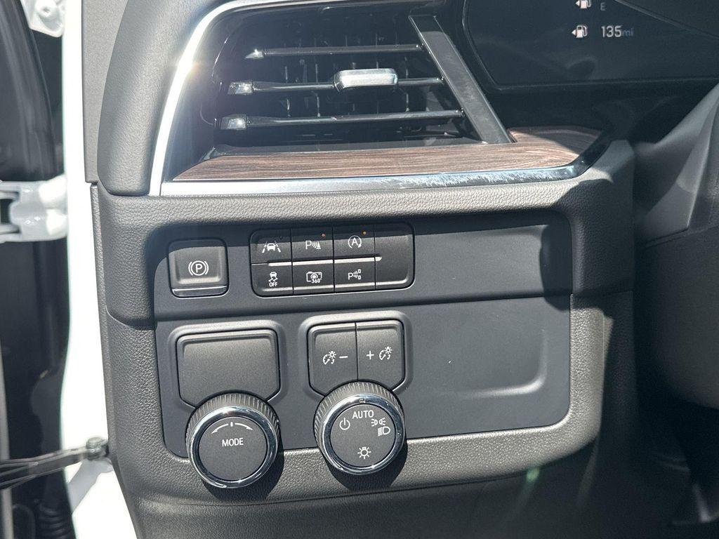 new 2025 Chevrolet Suburban car