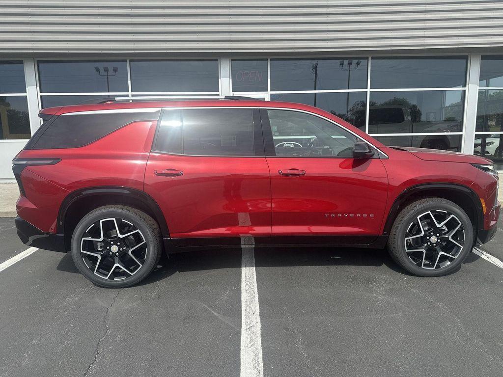 new 2025 Chevrolet Traverse car