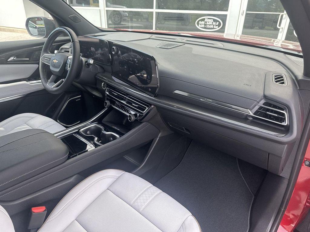 new 2025 Chevrolet Traverse car