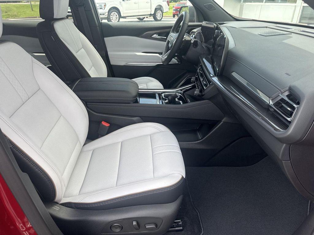 new 2025 Chevrolet Traverse car