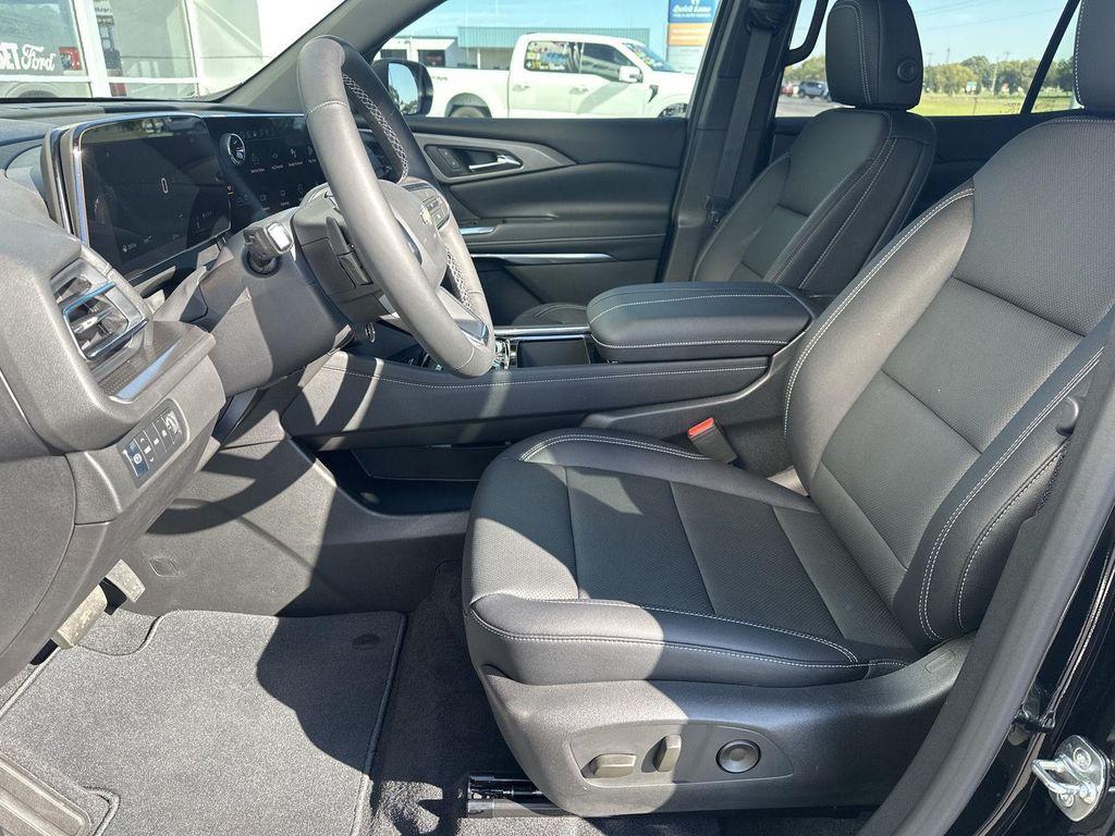 new 2026 Chevrolet Traverse car, priced at $46,920