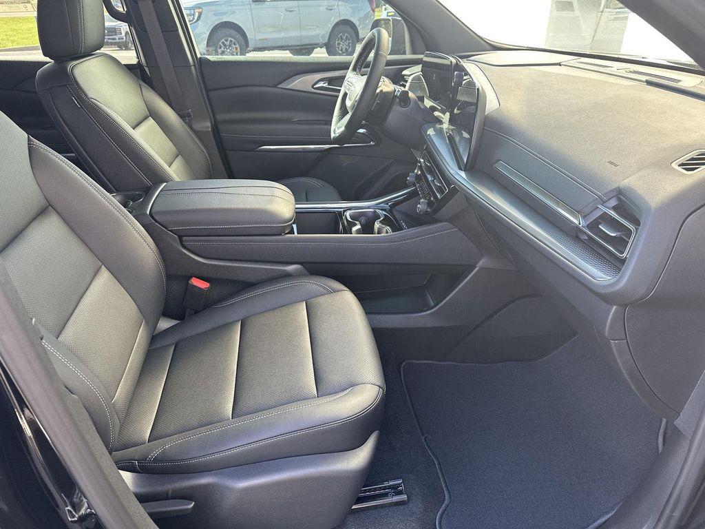 new 2026 Chevrolet Traverse car, priced at $46,920