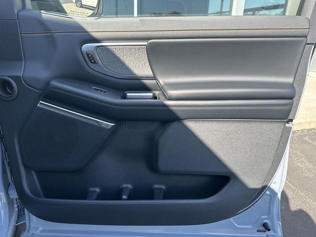 new 2025 Ford Expedition car, priced at $85,950