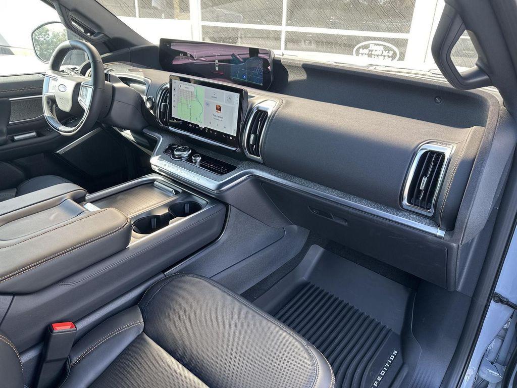 new 2025 Ford Expedition car, priced at $85,950
