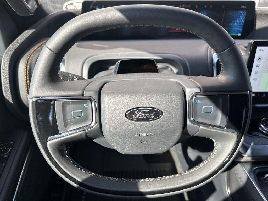 new 2025 Ford Expedition car, priced at $85,950