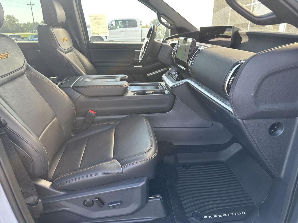 new 2025 Ford Expedition car, priced at $85,950