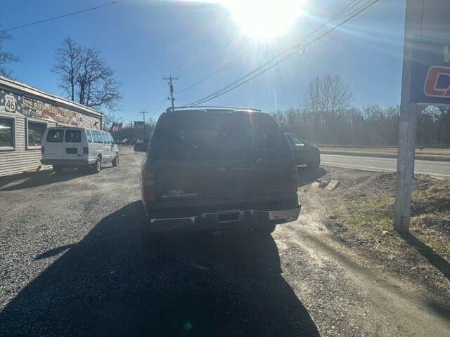 used 2004 Chevrolet Suburban car, priced at $2,499