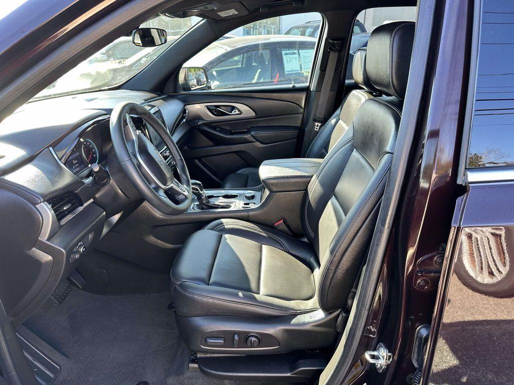 used 2023 Chevrolet Traverse car, priced at $35,995