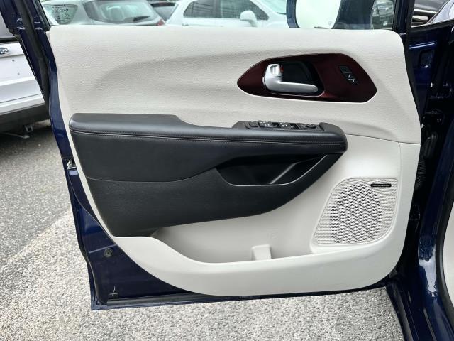 used 2017 Chrysler Pacifica car