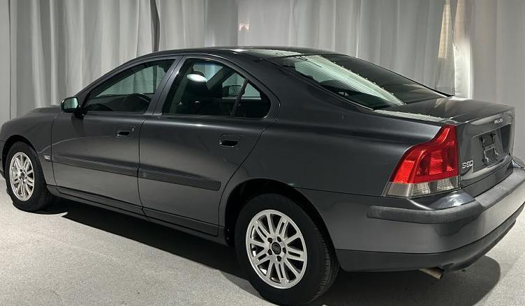 used 2004 Volvo S60 car, priced at $5,799