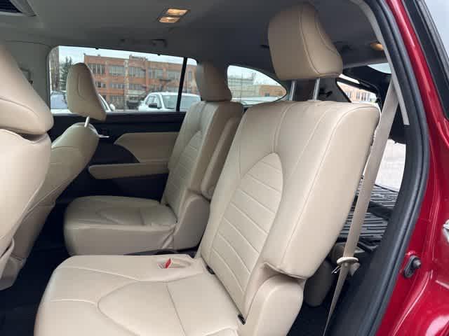 used 2022 Toyota Highlander Hybrid car, priced at $44,843