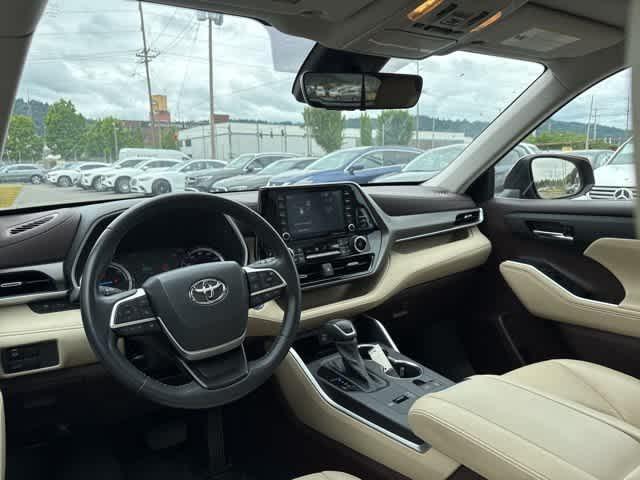 used 2022 Toyota Highlander Hybrid car, priced at $44,843