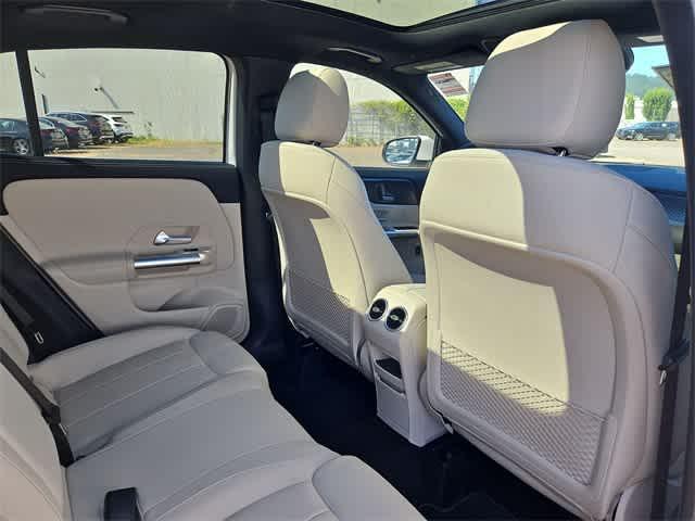 new 2025 Mercedes-Benz GLA 250 car, priced at $47,650