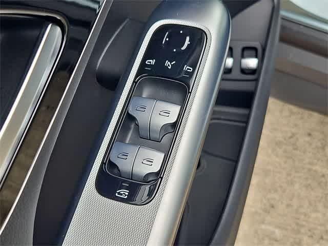 new 2025 Mercedes-Benz GLC 350e car, priced at $70,815